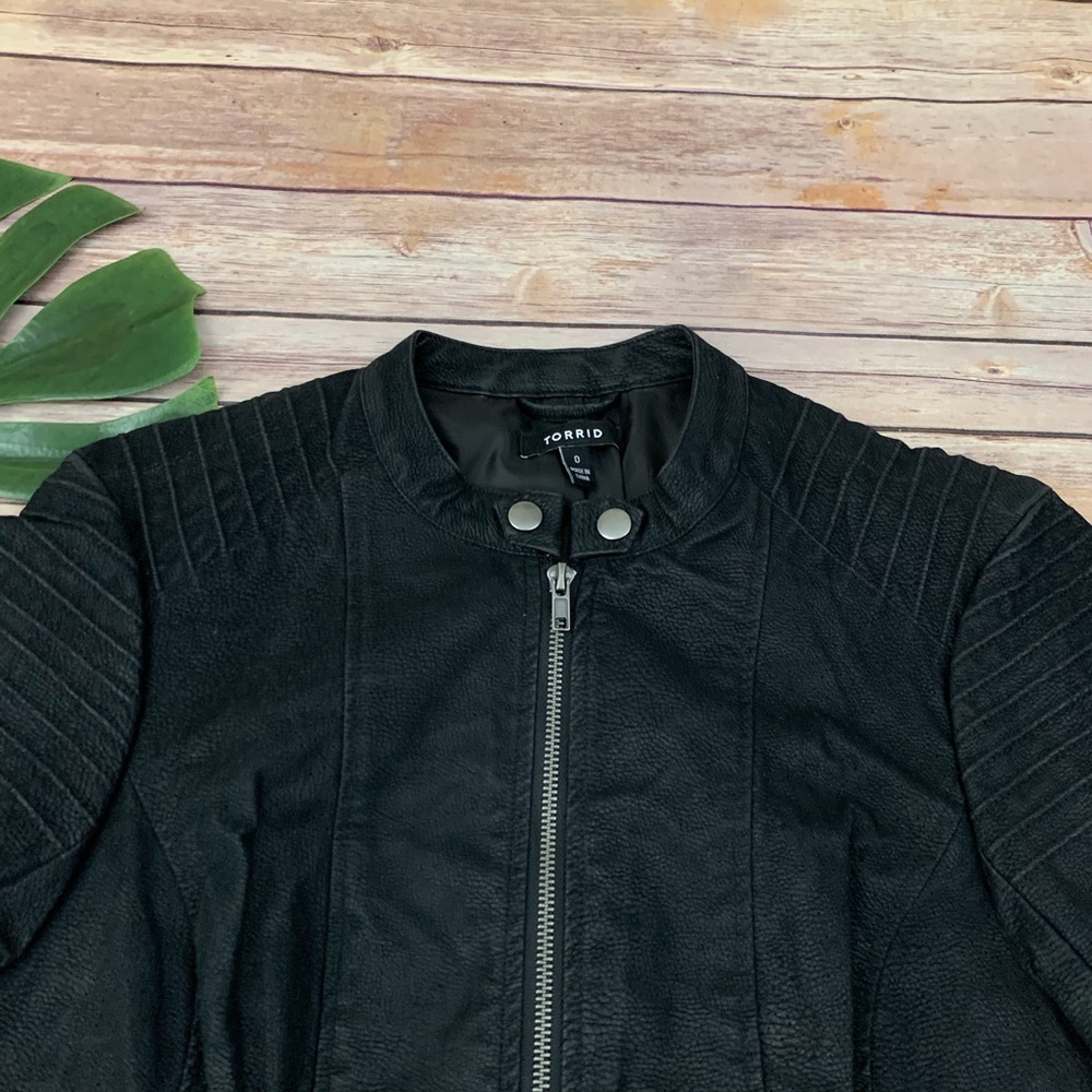 Torrid black faux suede zip up biker moto jacket - Picture 2 of 12